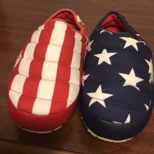 THE NORTH FACE “ GOOSE DOWN “ QUILTED UNION JACK PRINT SLIPPERS SZ 10